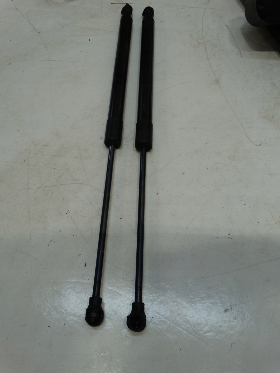 damper bonnet boot CITROEN C4 III 20R. 9831083780