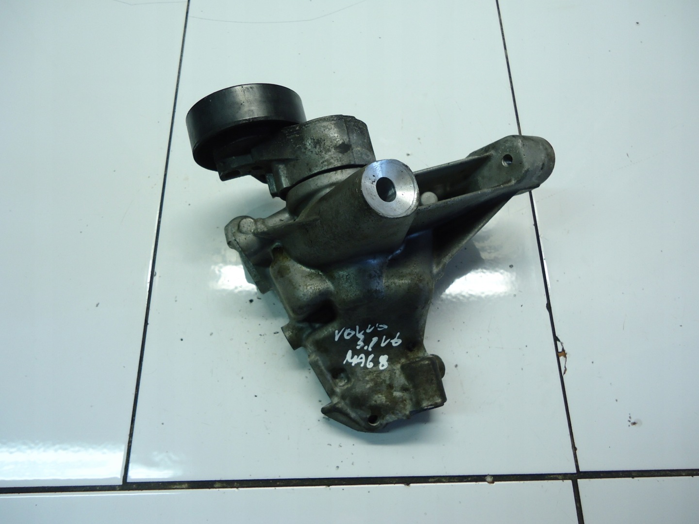 VOLVO S80 XC90 3.2 R6 24V 2007 B6324S engine mount 6G9N-19D624-BC