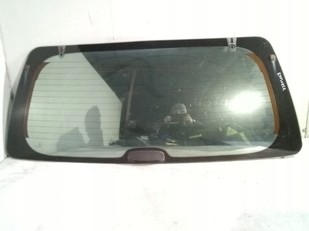 Ford Explorer II 2 window z of the rear bonnet