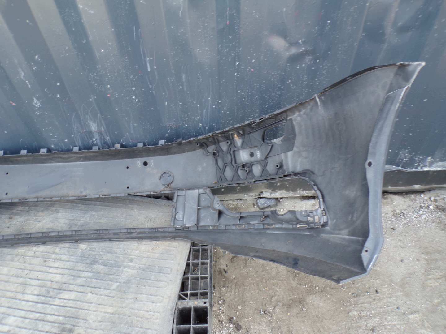 front bumper front VOLKSWAGEN PASSAT B7 washers (R1)