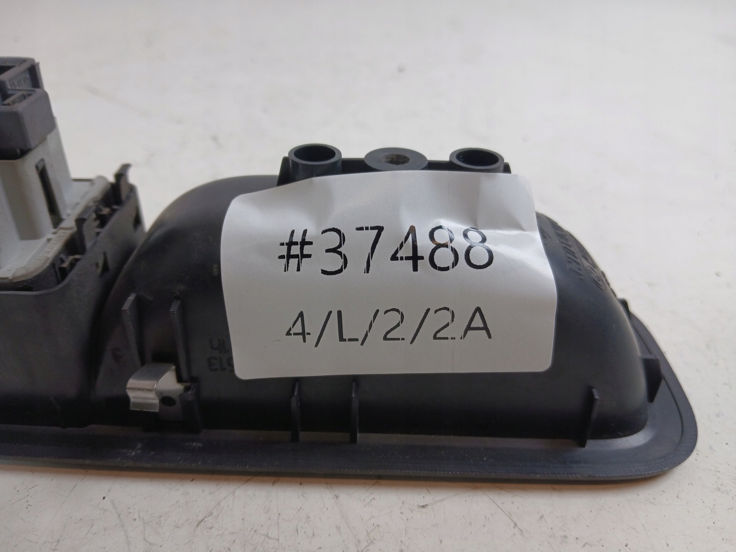 RENAULT CLIO III PANEL okna levý předek 8200356513