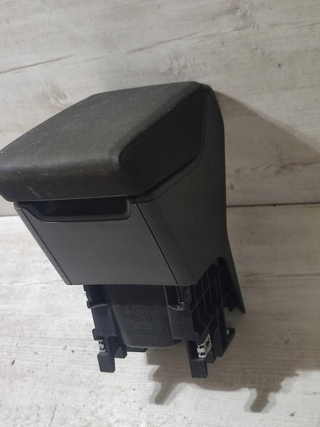 Seat Arona 2019 armrest tunelu srodkowego