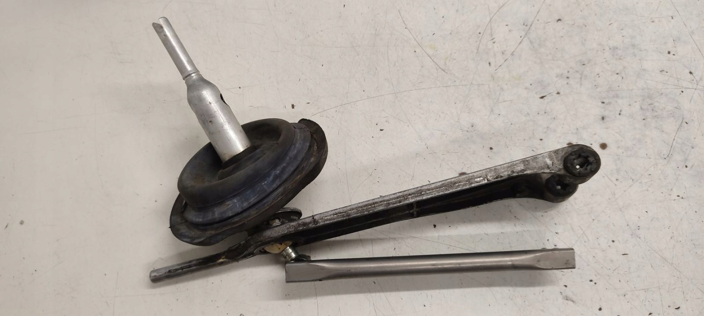 trim gear lever changes of the gear BMW E91 320i
