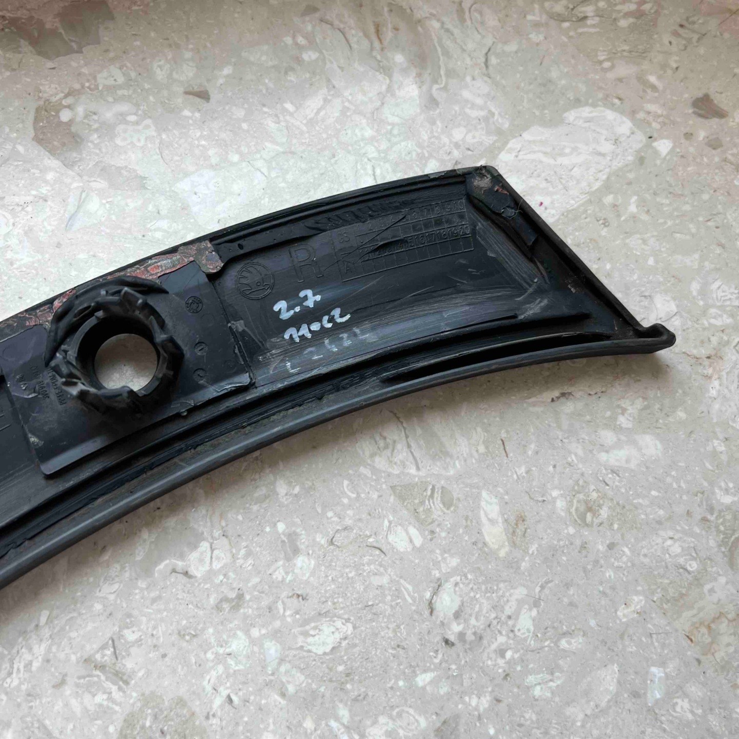 Skoda Superb III lišta nárazníku předek pravá 3V0071322A