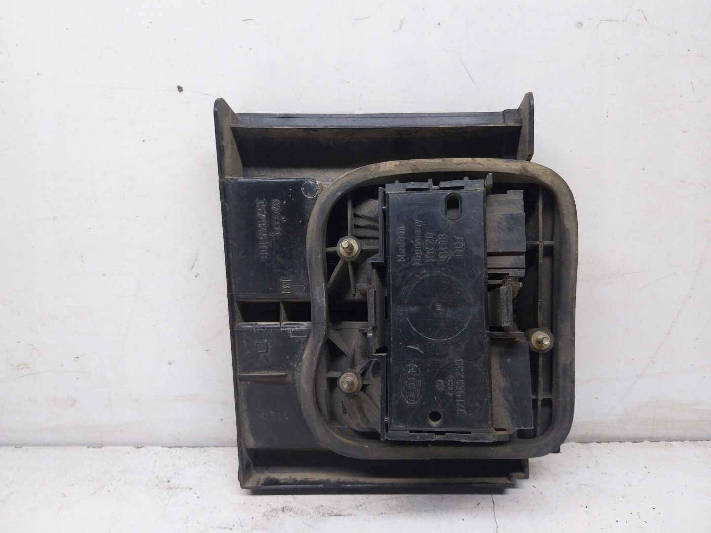 light rear left bonnet VW Passat B3 sedan 357945108