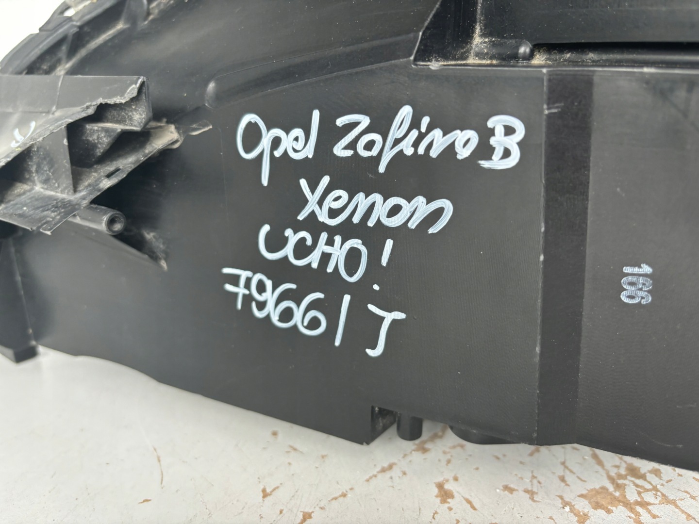light right REFLEKTOR OPEL ZAFIRA B XENON
