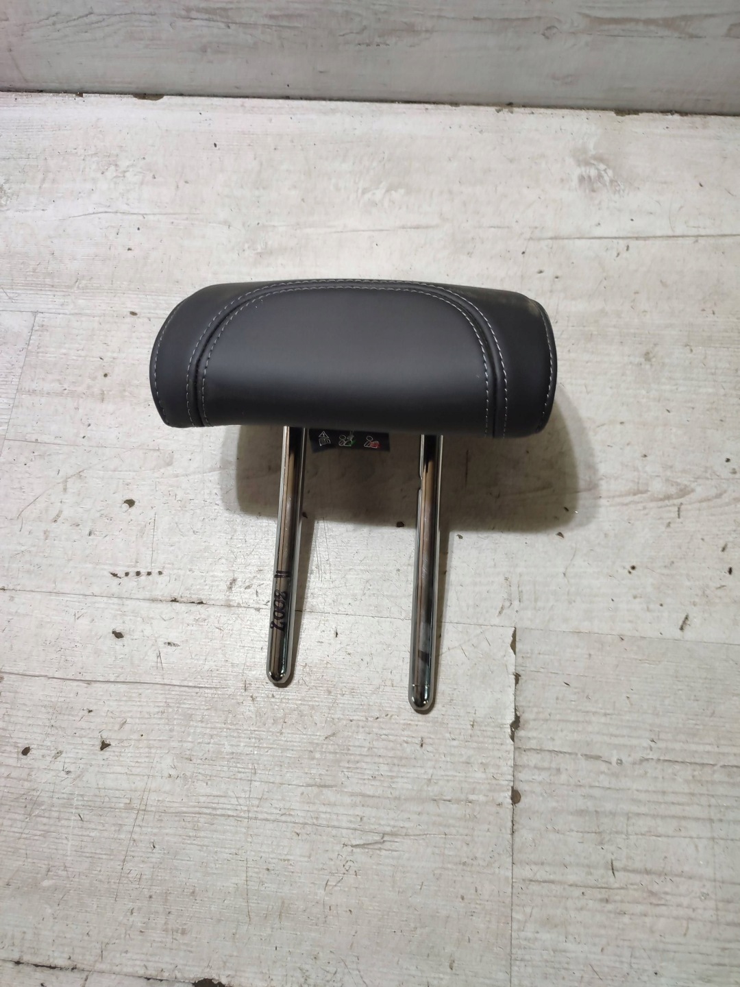 Peugeot 2008 II 2020 kopfstuetzen SITZ hinten