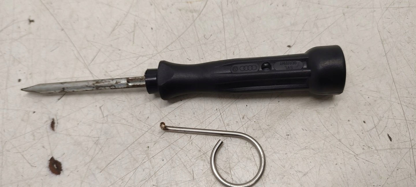 lift key ucho holownicze Audi A4 B7 1,8T