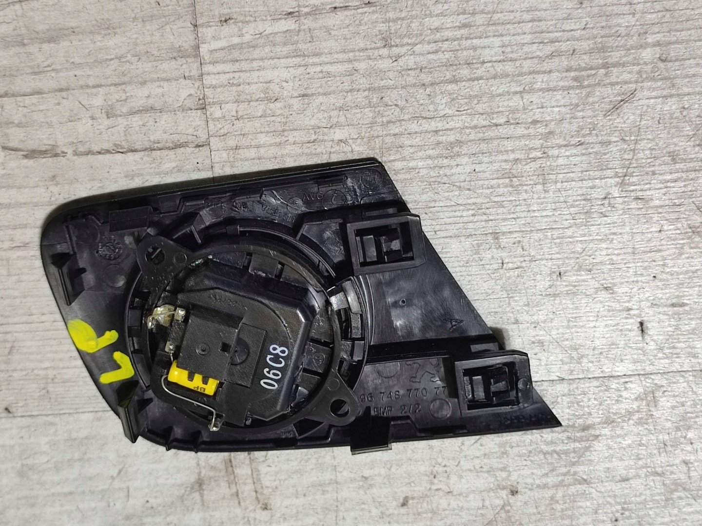 Peugeot 2008 and 2018 front side left speaker door przednich