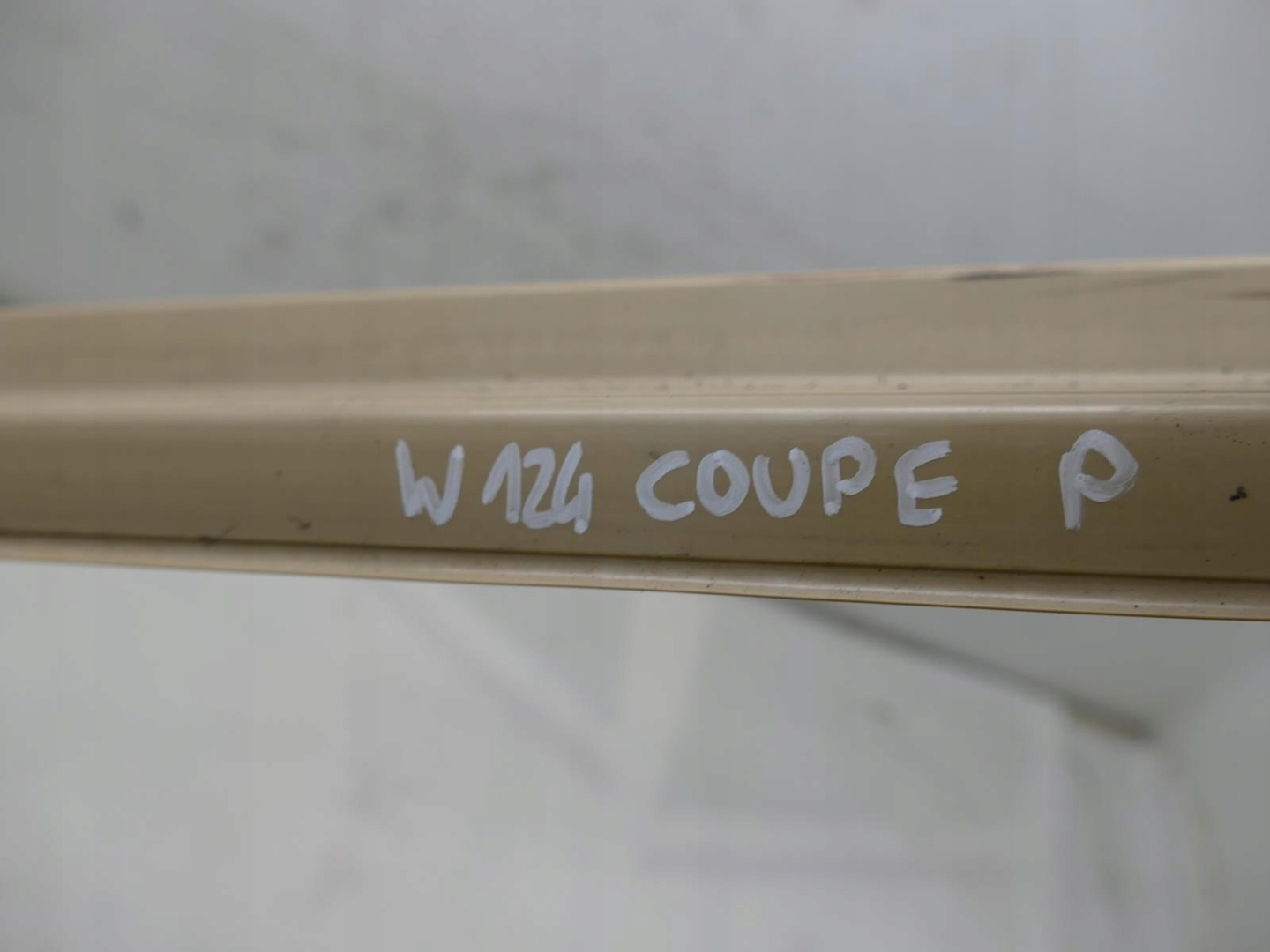 MERCEDES W124 LIFT COUPE moulding threshold cap right