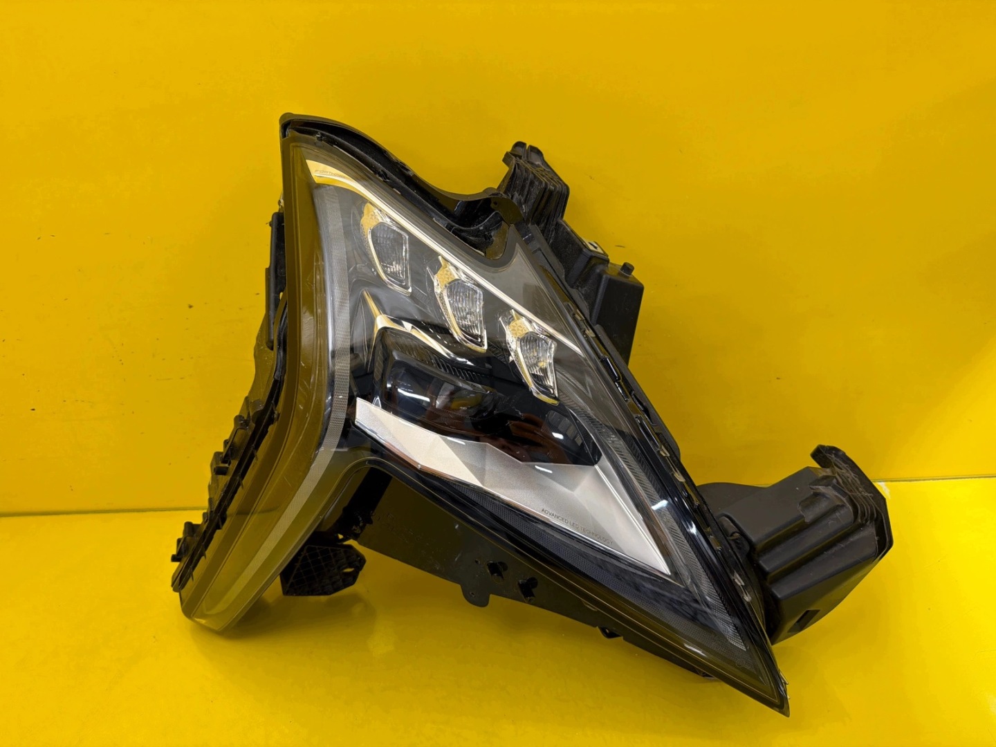 light right front Forthing U-Tour M4-4121120B