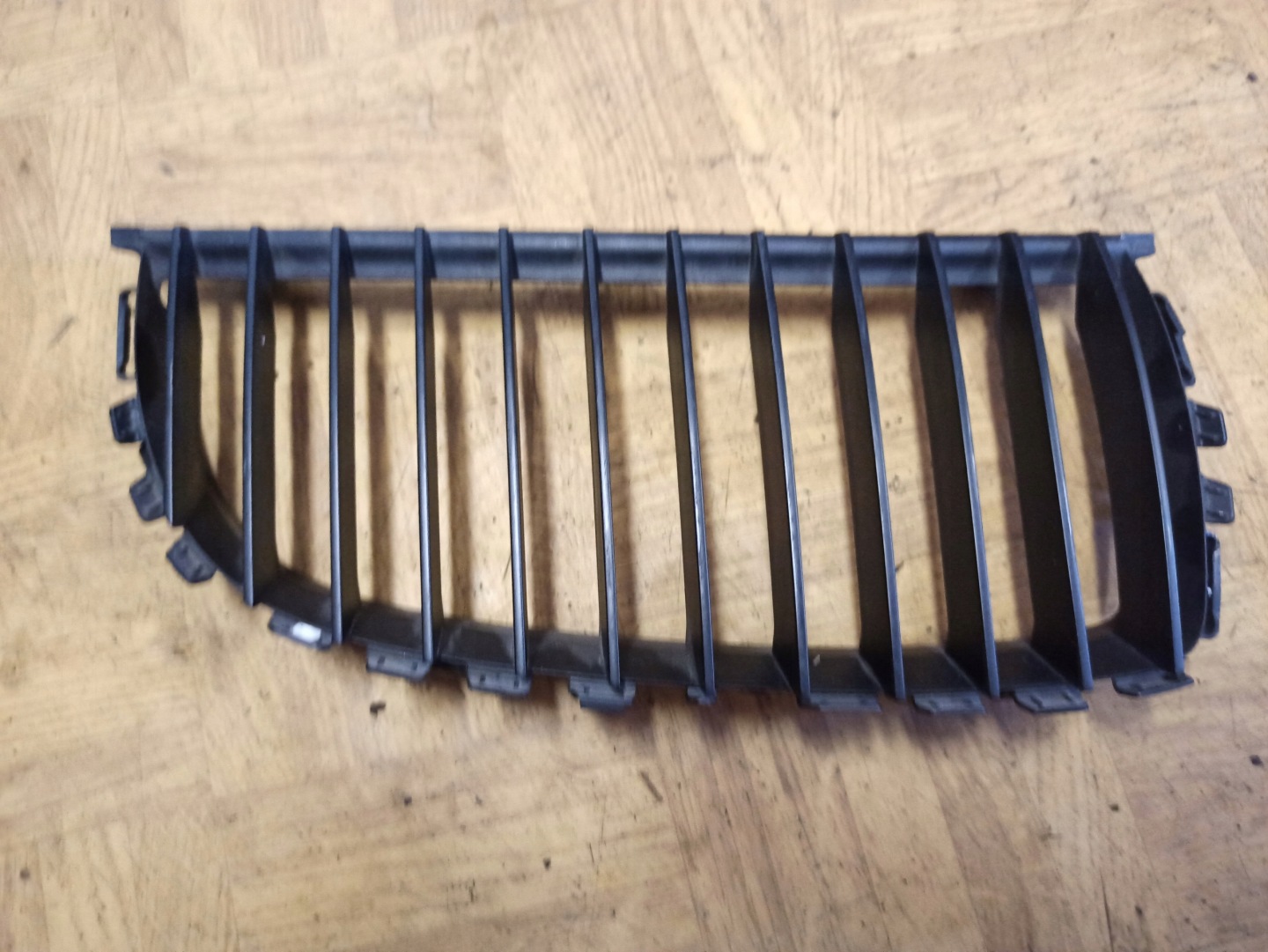 bubreg maska desna BMW E90 E91 7120008
