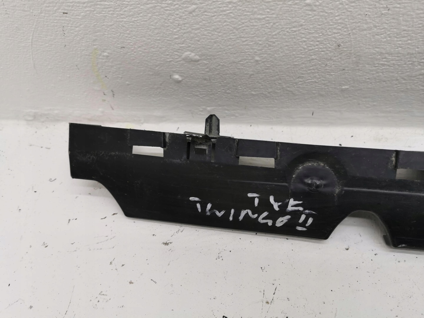 bumper bracket rear RENAULT TWINGO II 8200637080