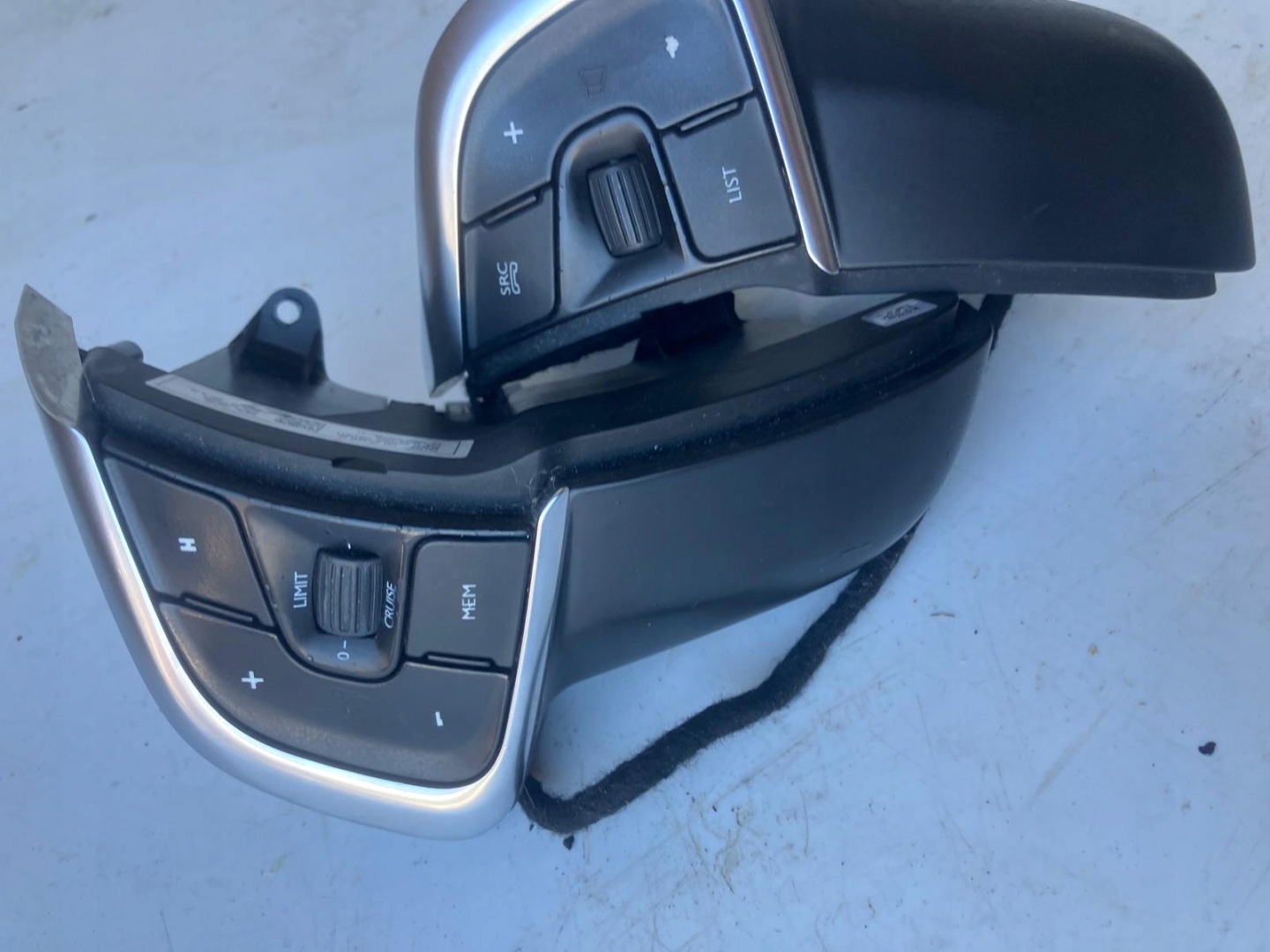 PRZYCISKI MULTIFUNKCJA des Lenkrads CITROEN C4 II B7 96758769ZD
