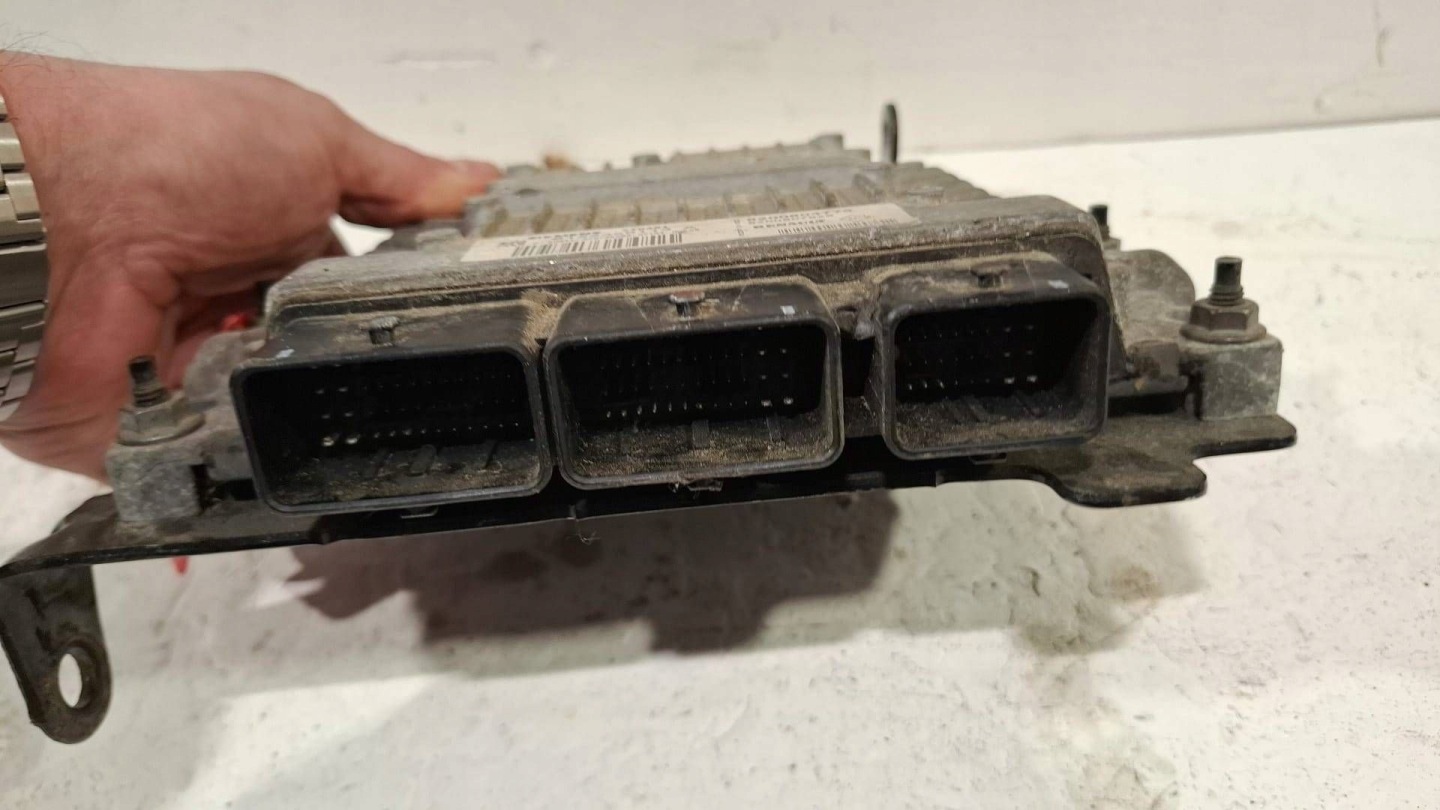 control unit of the engine computer S122326113A Renault Megane II 1.5 DCI