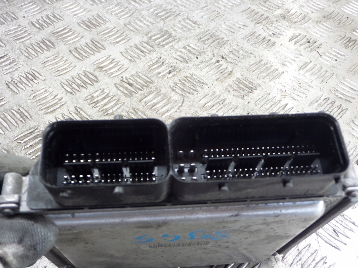 VW SEAT SKODA ECU 04B907445 28459901 Original KOMP