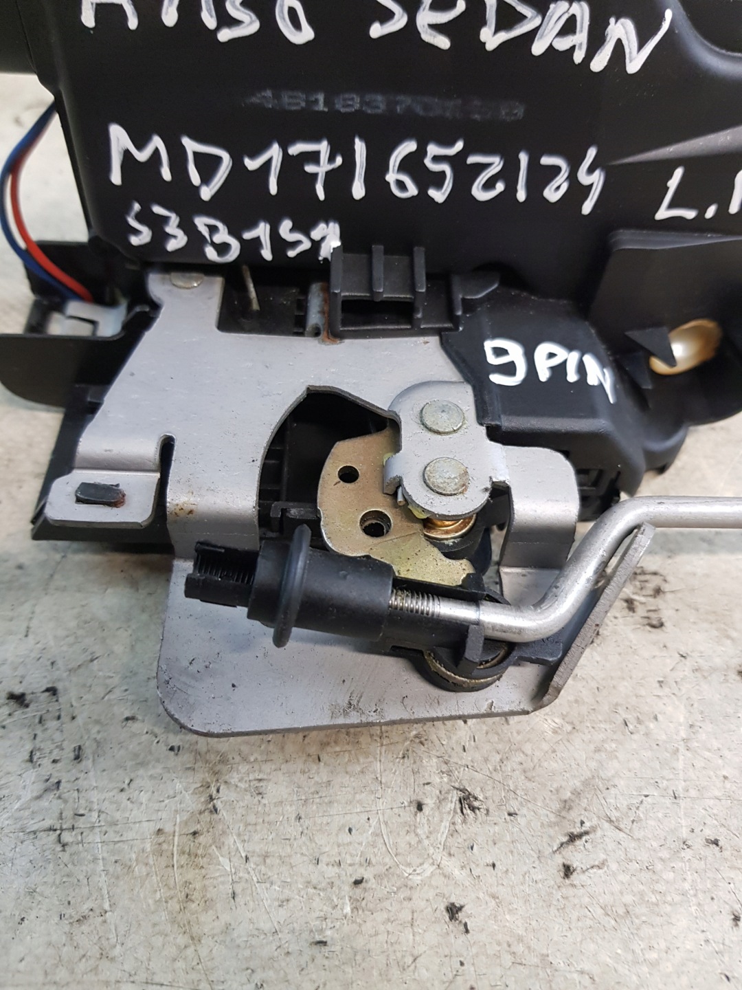 AUDI A4 B6 sedan lock door left front 9PIN