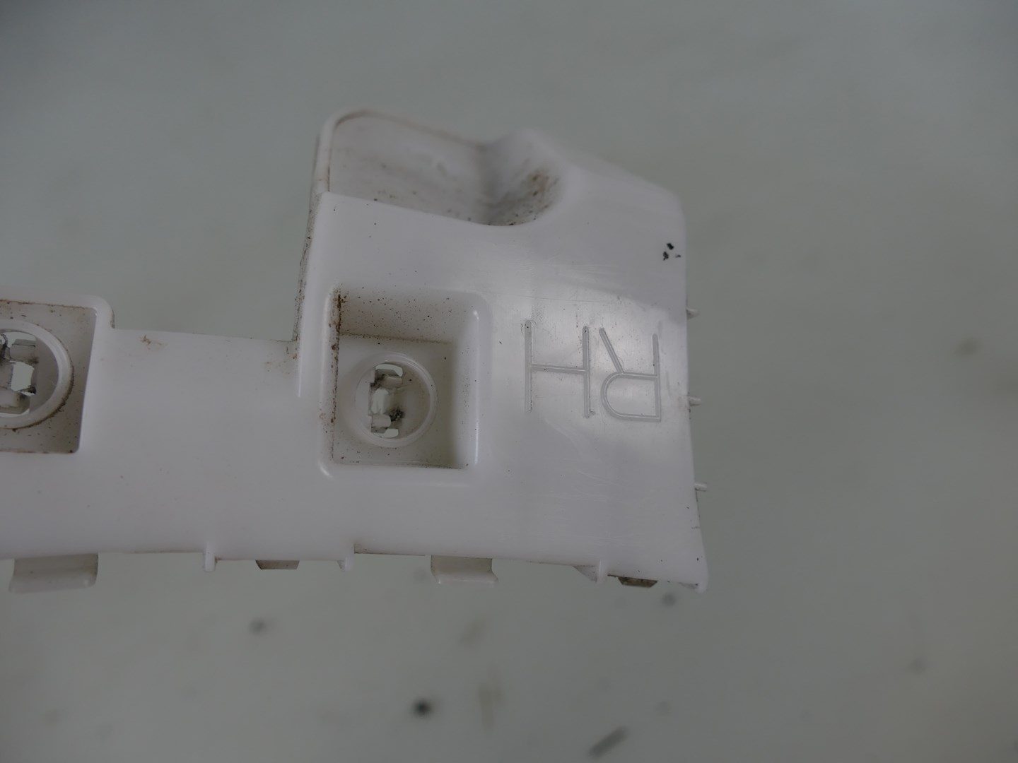 MITSUBISHI ASX III 2-GI LIFT bumper bracket holder right rear part