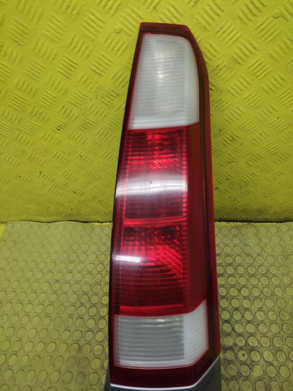 OPEL MERIVA A light right rear part 93294346