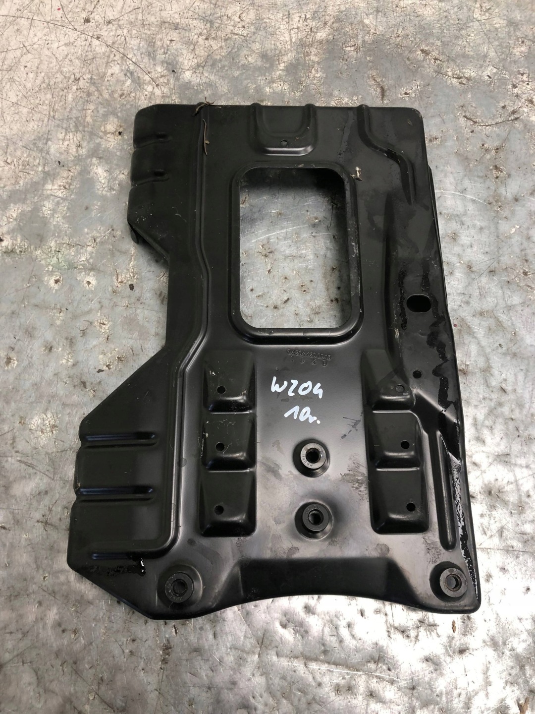 držač akumulatora MERCEDES W204 A2046200018