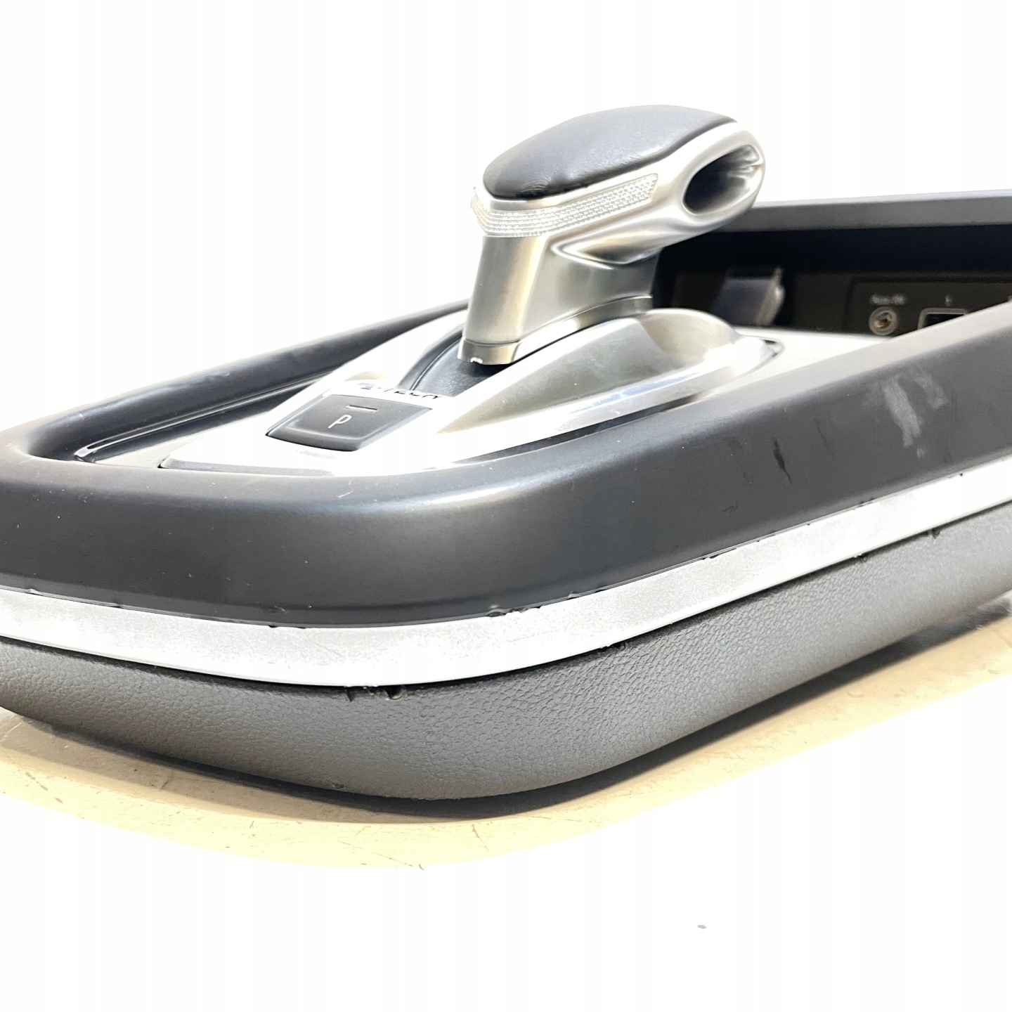 RENAULT ARKANA R.S. HYBYRDA TUNEL CENTRAL KNOB
