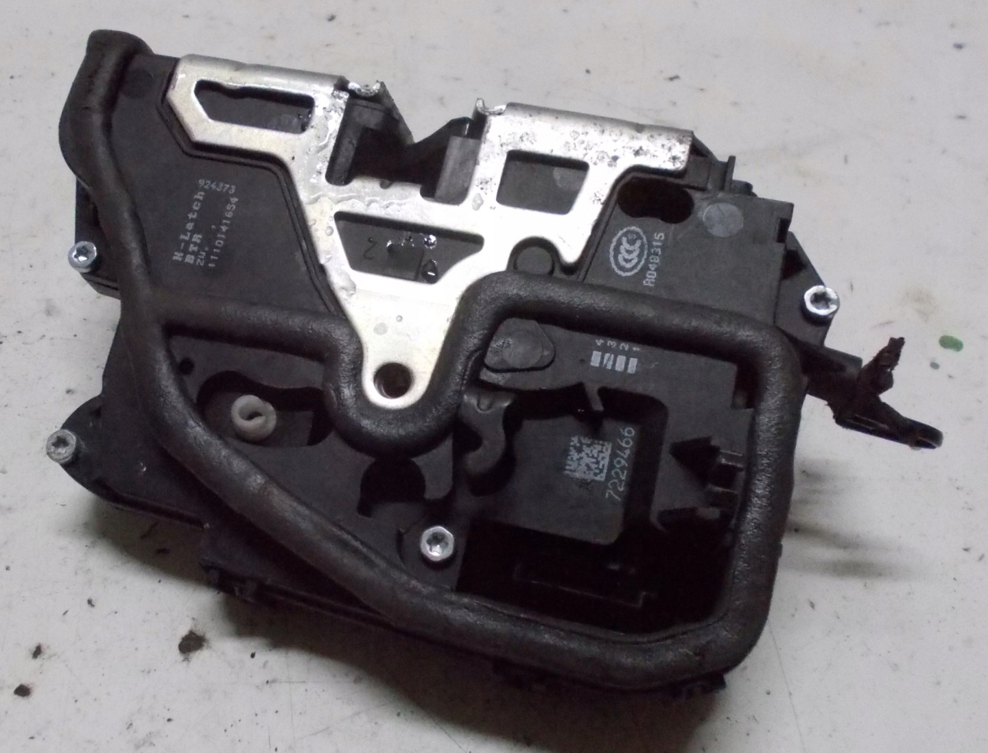 BMW E87 2.0 D 11R lock door right front 7229466