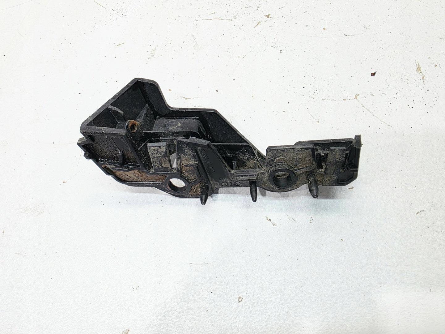 support holder of a bumper left front AUDI A4 B8 LIFT ALLROAD 8K0807283D