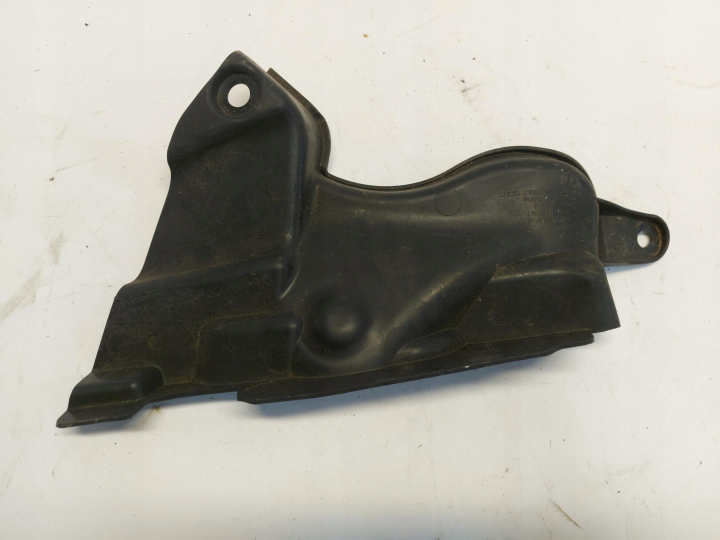 Tesla Model 3 III plastyk cover right front upper 1081695-00-a