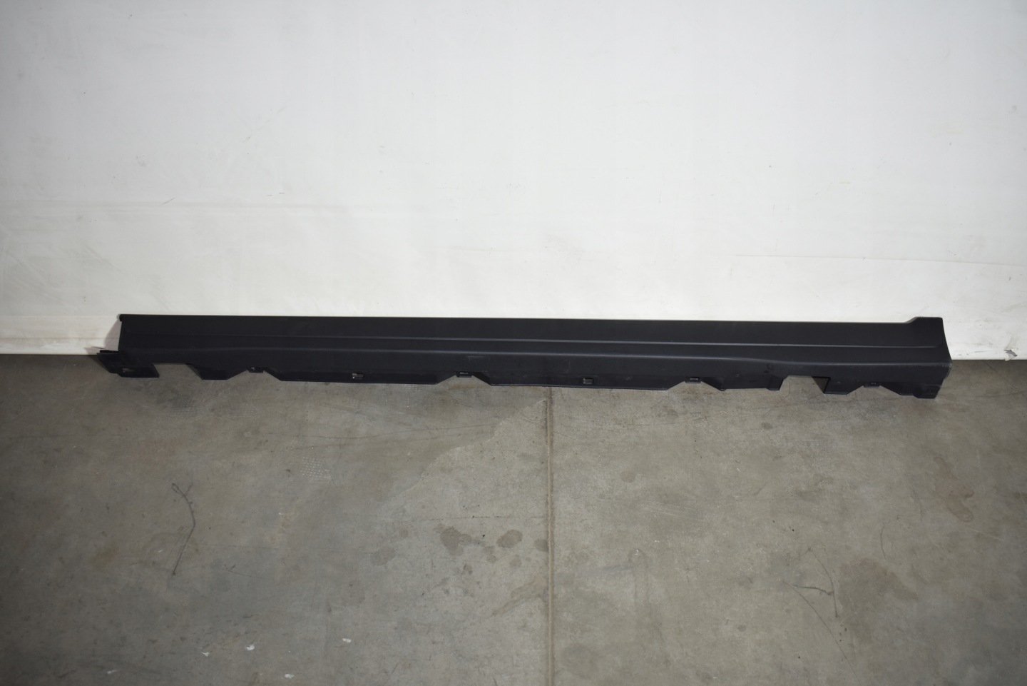 IDEALNA moulding threshold left MERCEDES H247 GLA 1