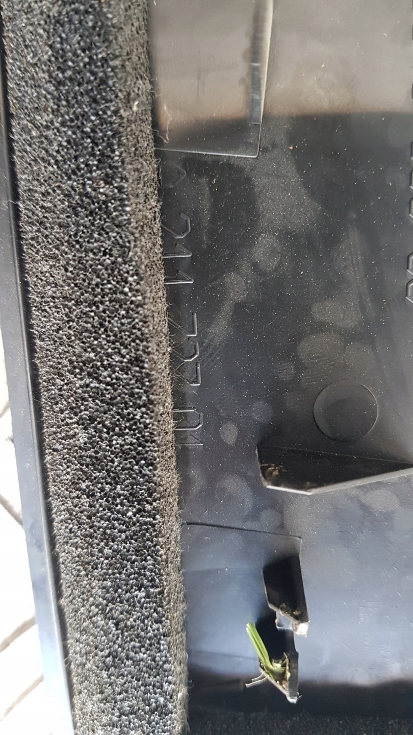 MERCEDES W212 spoiler upholstery right or left rear part