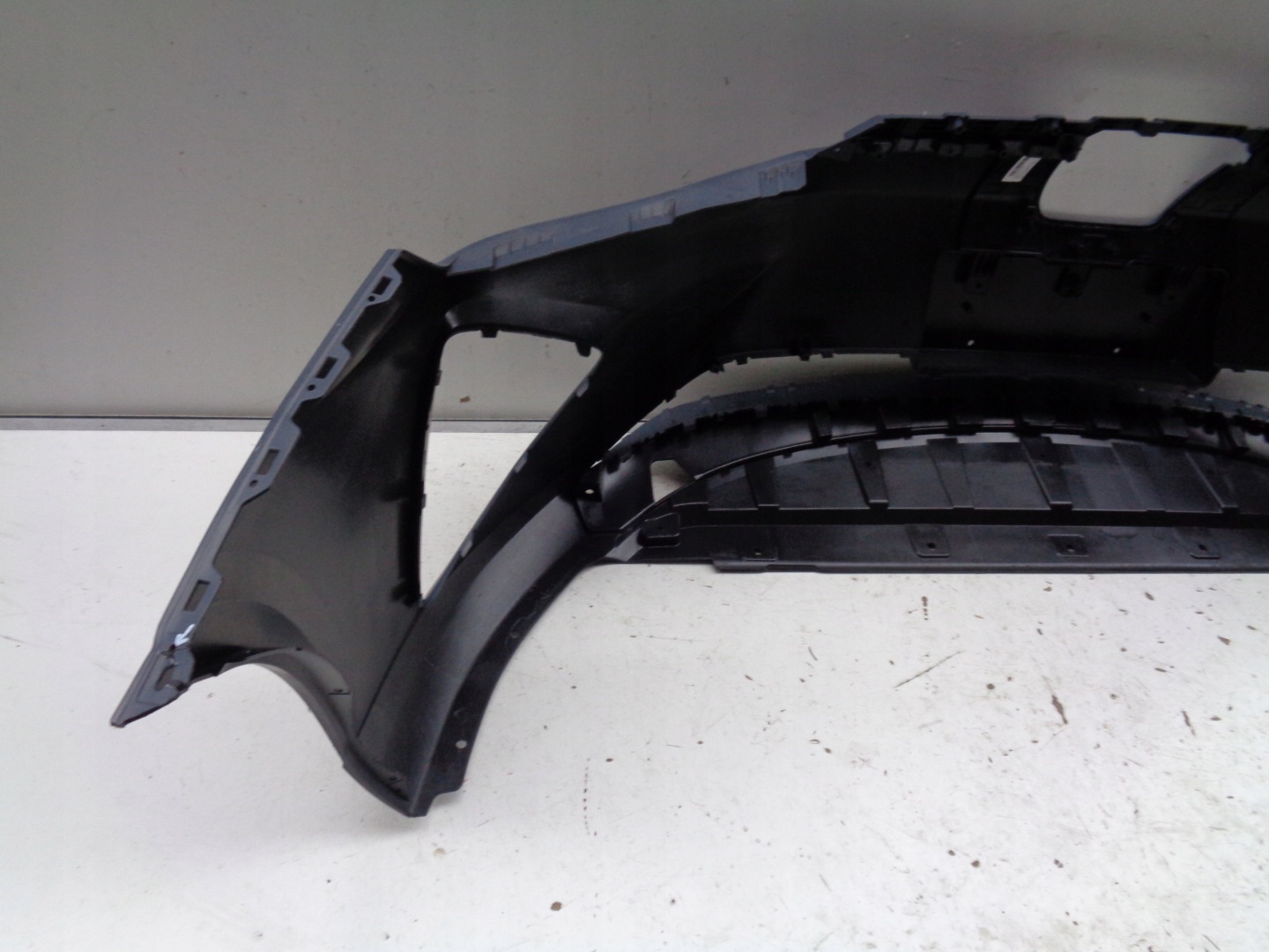 NO-WY-- front bumper MG 5 MG5 EV 22- NR 44120