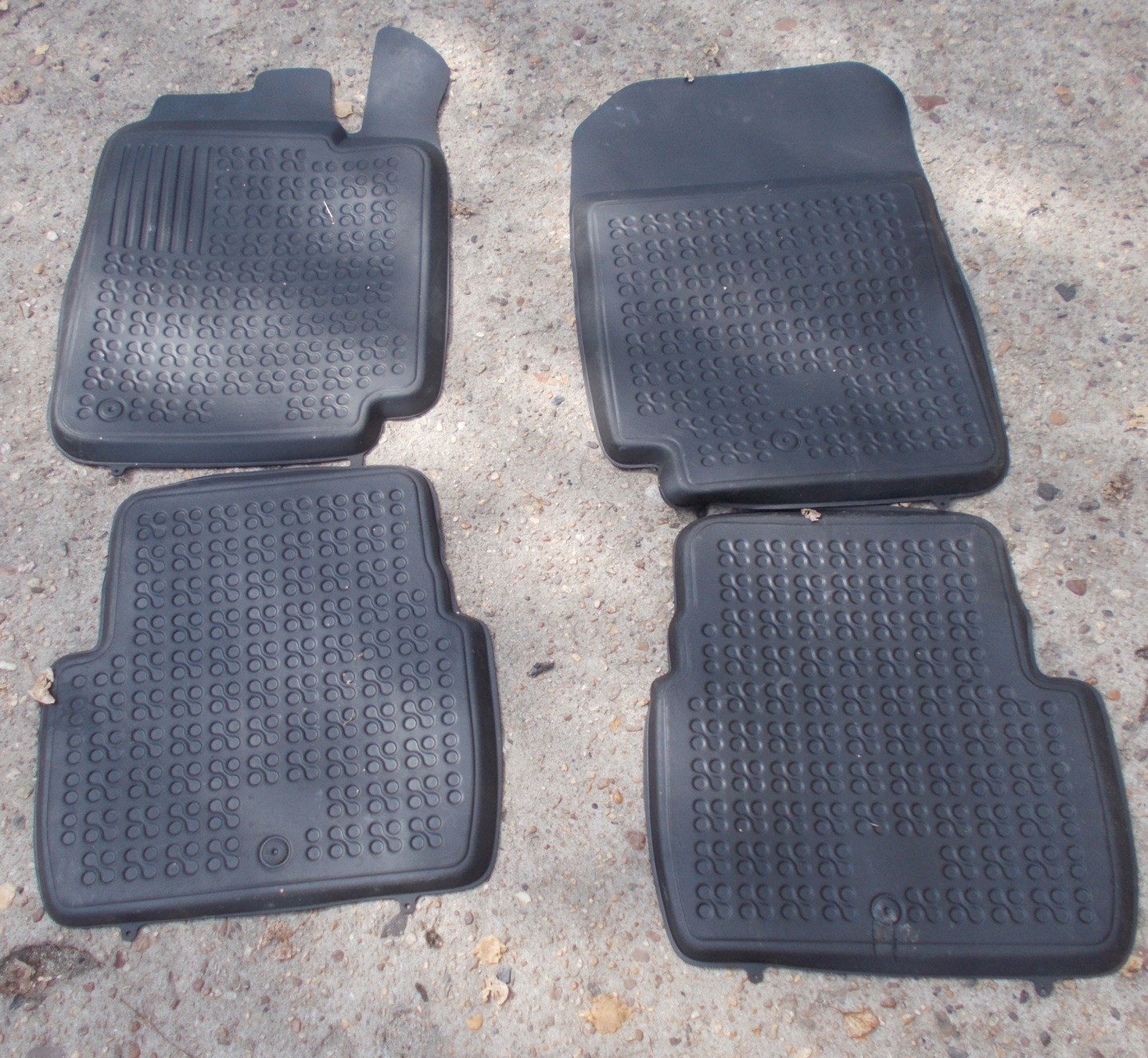 RENAULT LATITUDE 3.0 DCI 12R mats rubber KOMPLET