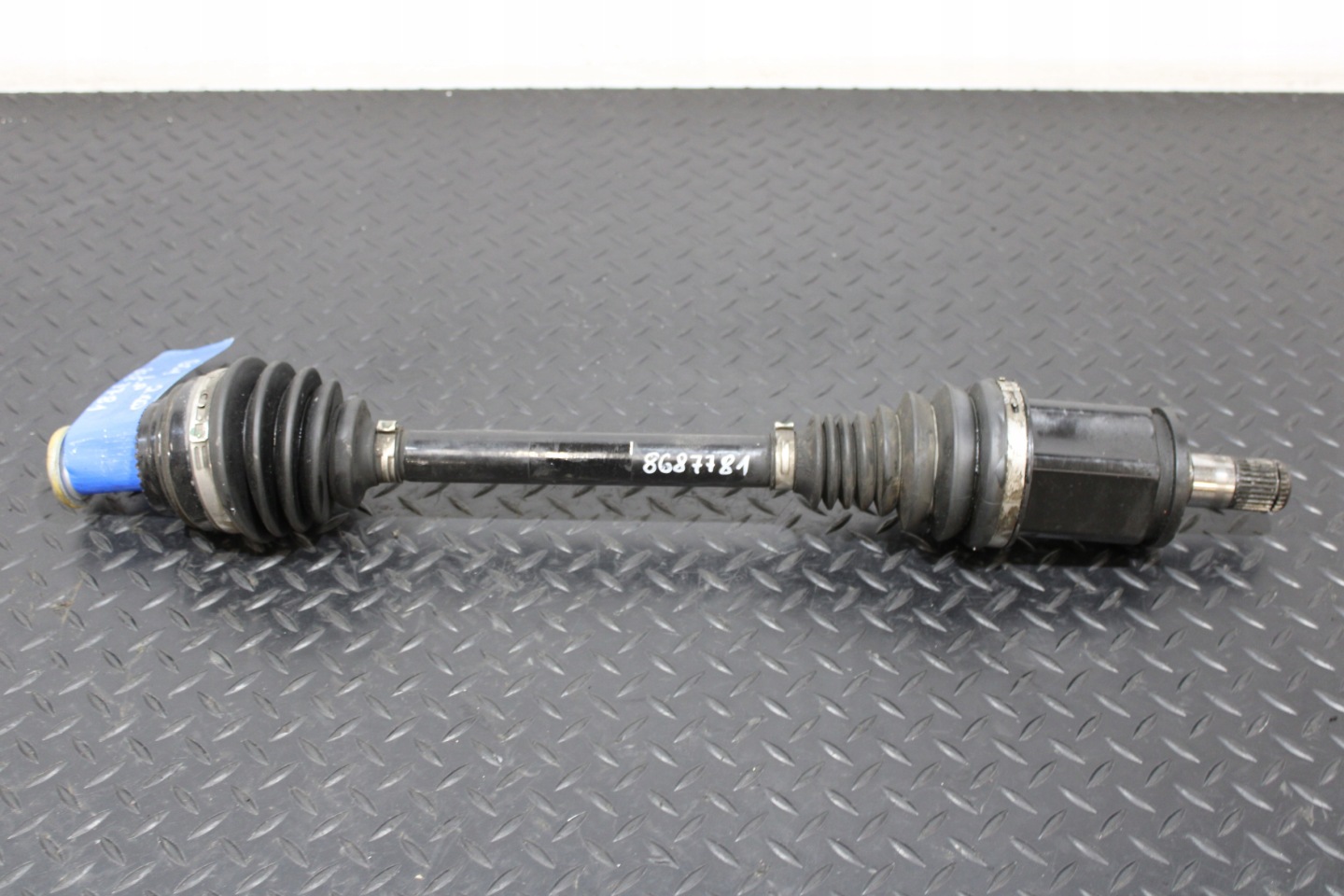 semi-axis semi-axis left front BMW X3 G01 8687781