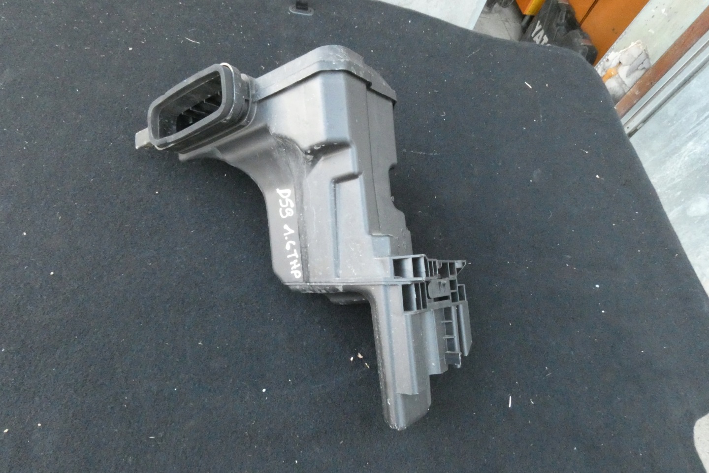 DS9 1.6 THP REZONATOR air pipe 9825107480