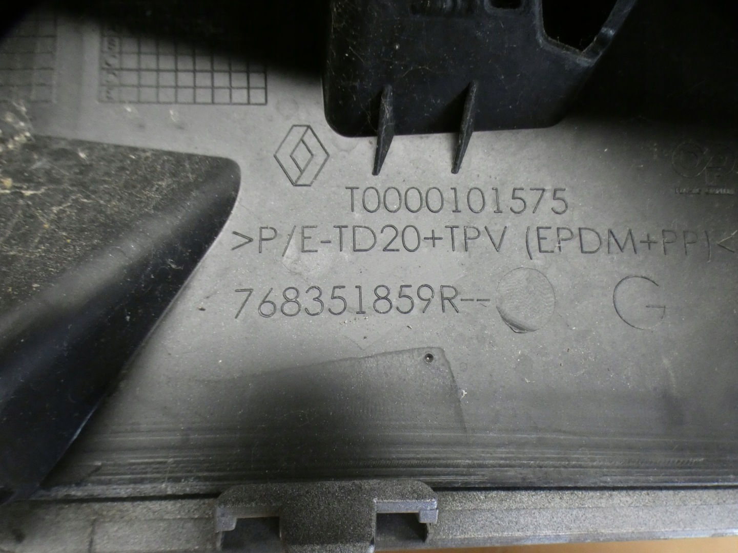 RENAULT SCENIC III moulding windows CZOLOWEJ left 768351859R