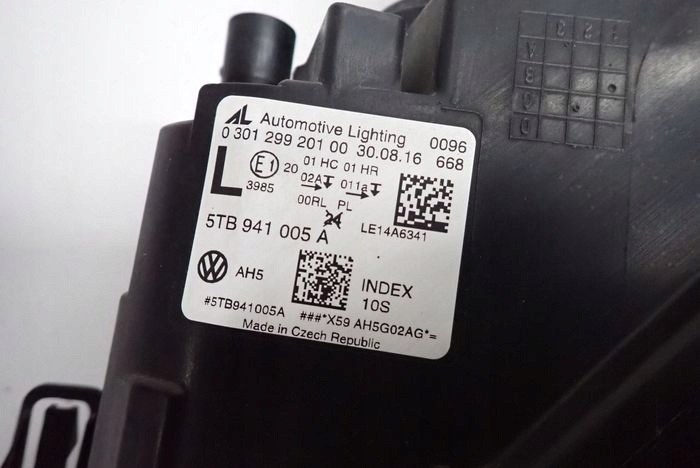 VW TOURAN 15- reflektor left light left
