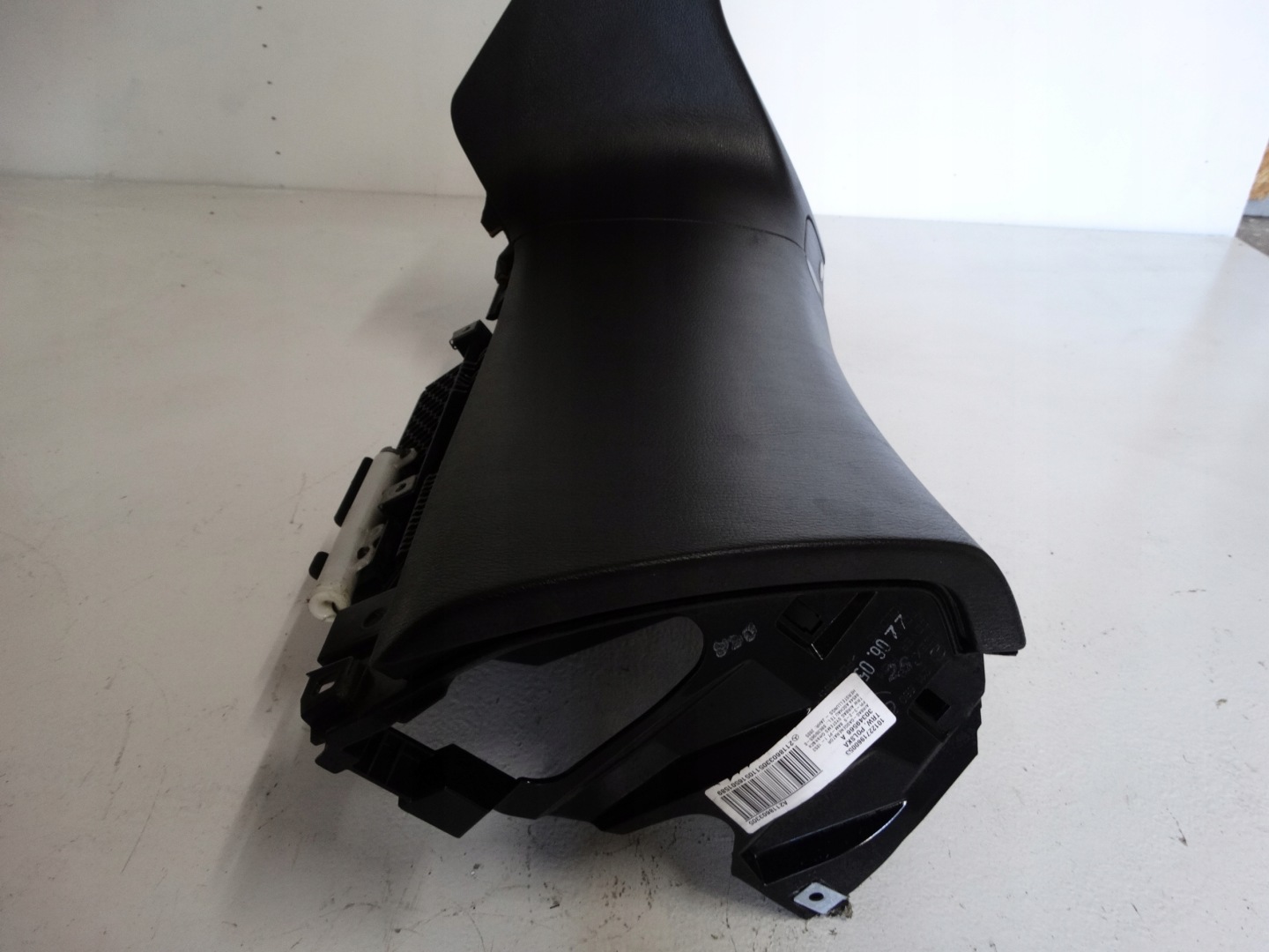 passenger compartment of the passenger MERCEDES W211 E-class 2118603305