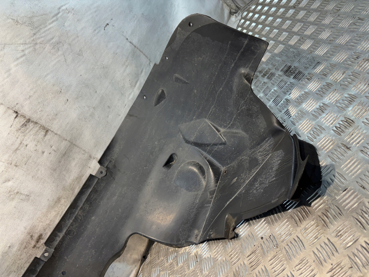 mudguard right front Volvo XC90 and 1 08620531