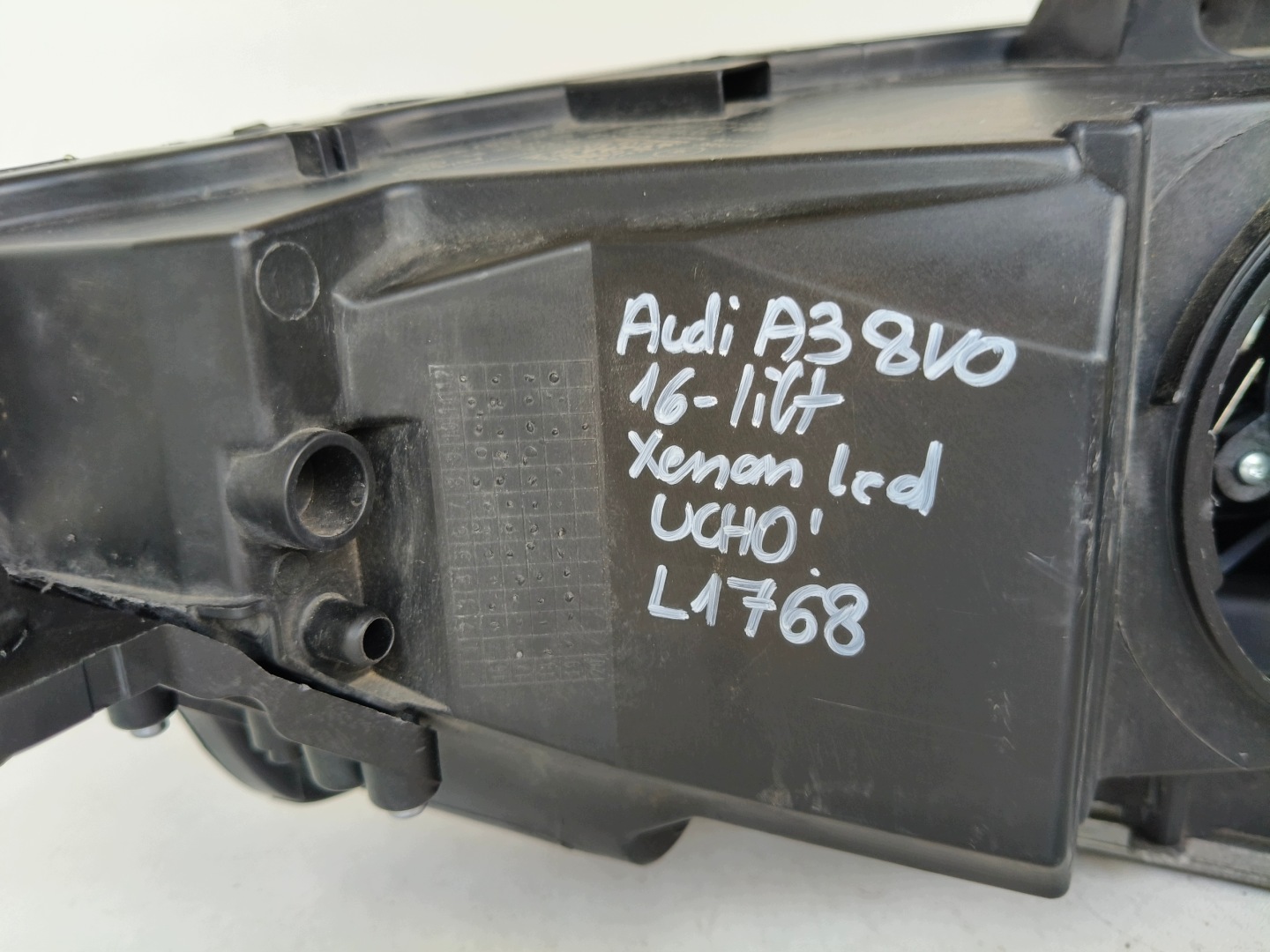 light right REFLEKTOR AUDI A3 8V 8V0 16- LIFT XENON LED