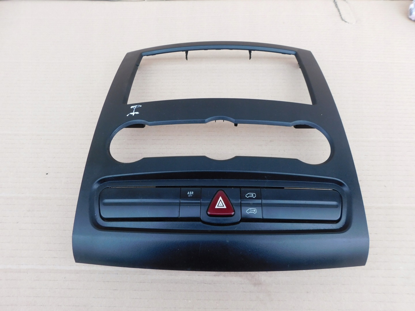 Sprinter 906 Crafter plastic covering panel central of the dashboard rozdzielczej