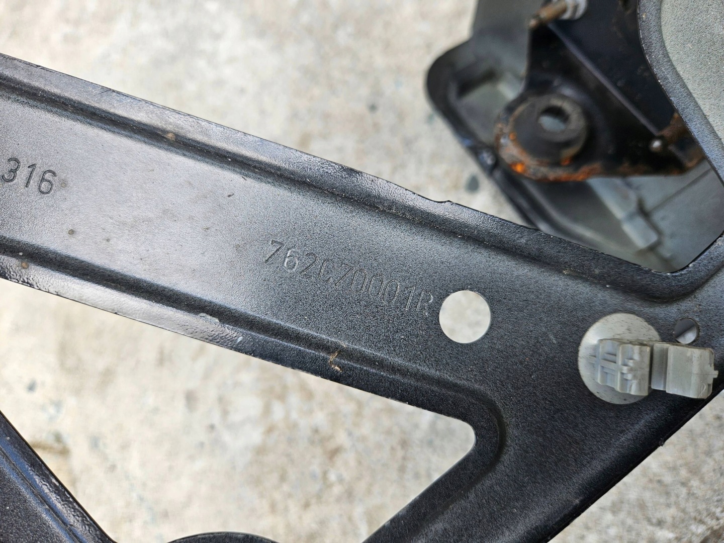 Renault Megane III 3 09- left side quarter front quarter