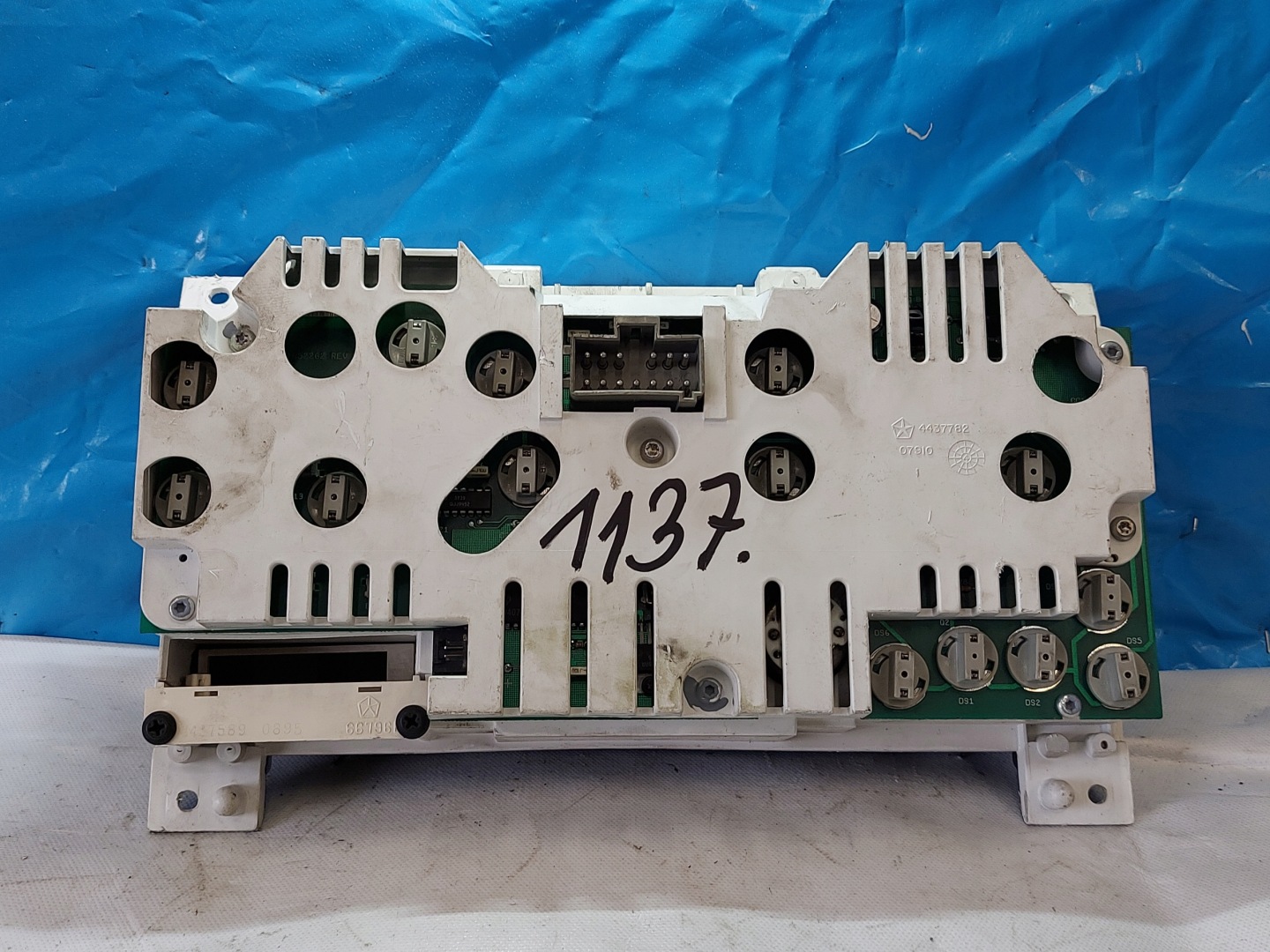 dials clock CHRYSLER VOYAGER and 3.0 B 4437782