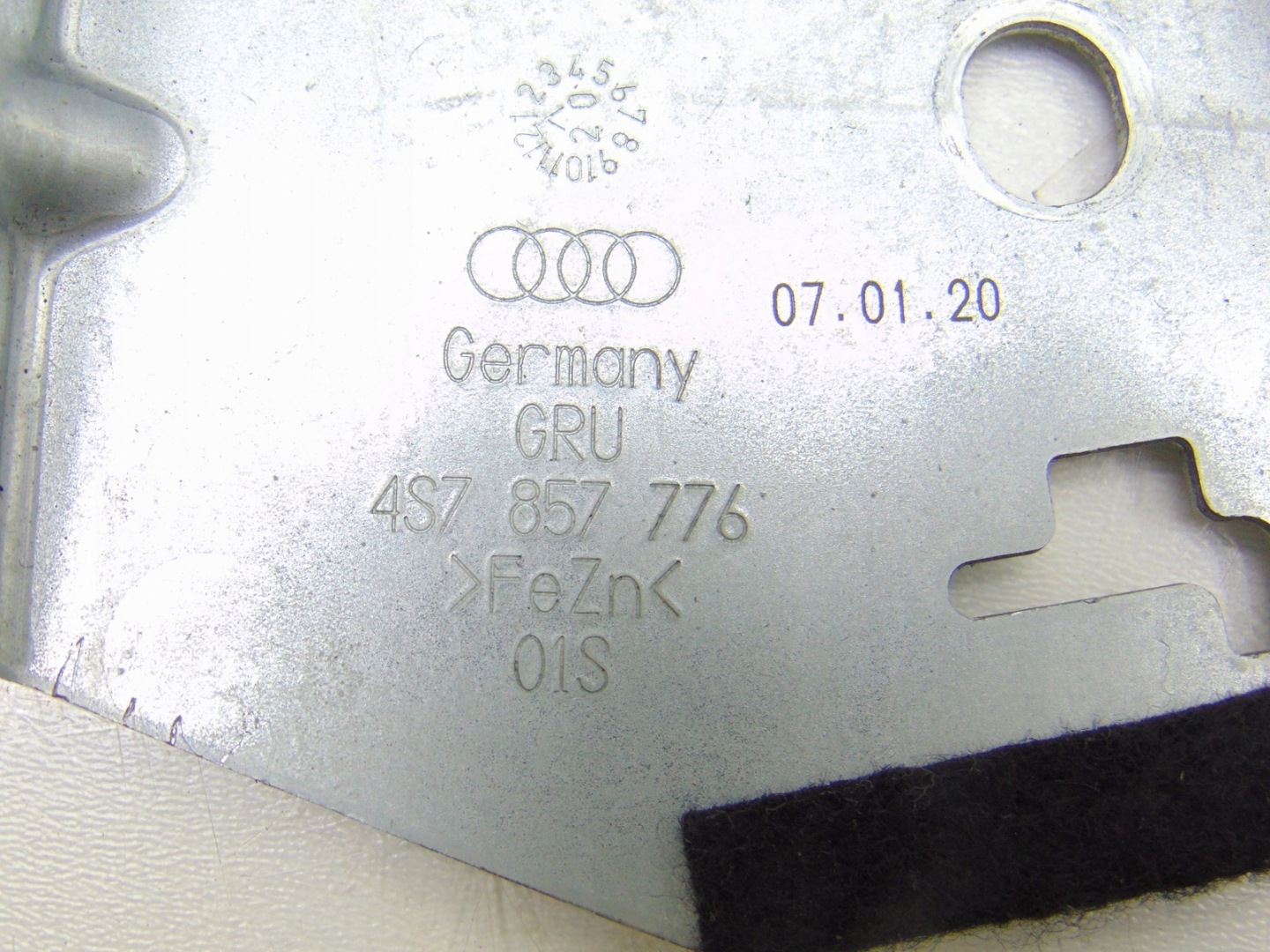Support plaque Armature de Sécurité Droit AUDI R8 4S SPYDER 4S7857776