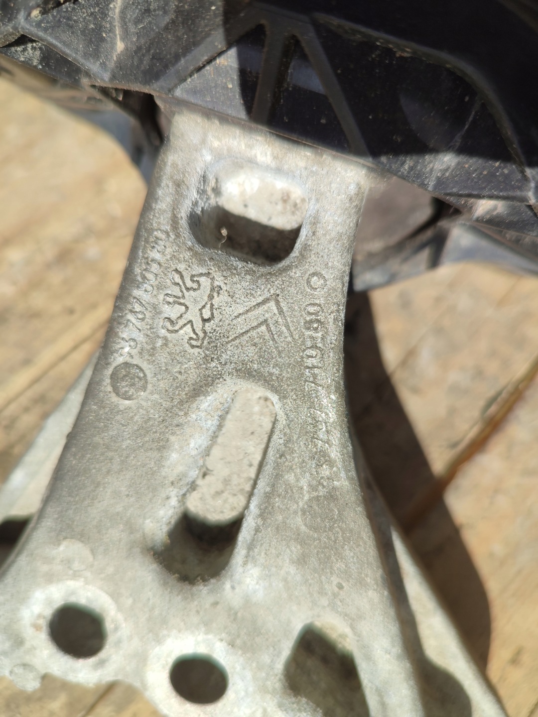 holder engine mount PEUGEOT 208 and 9676780580