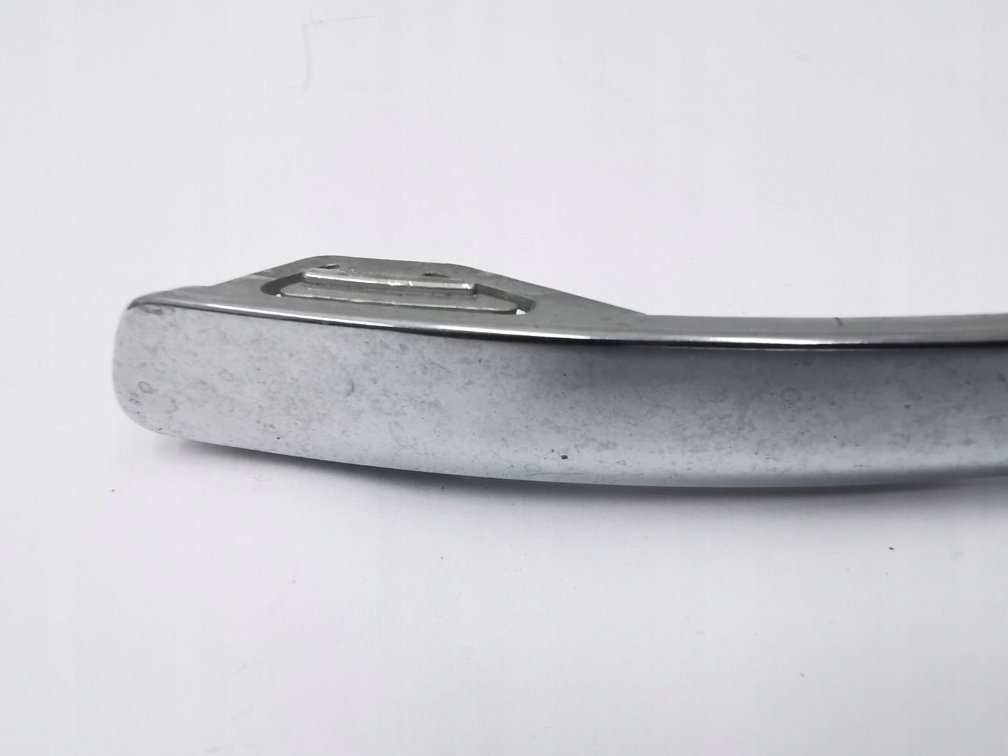 lišta ZDRZAKA levá předek přední CHROM HYUNDAI I30 / 86581-2L310