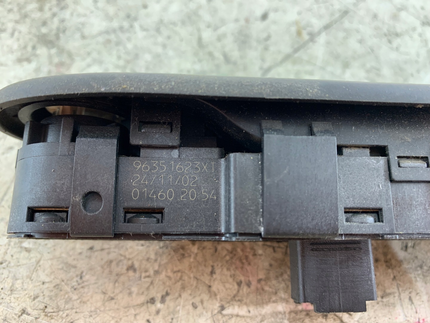 PEUGEOT 307 window control switch left front 96351623XT