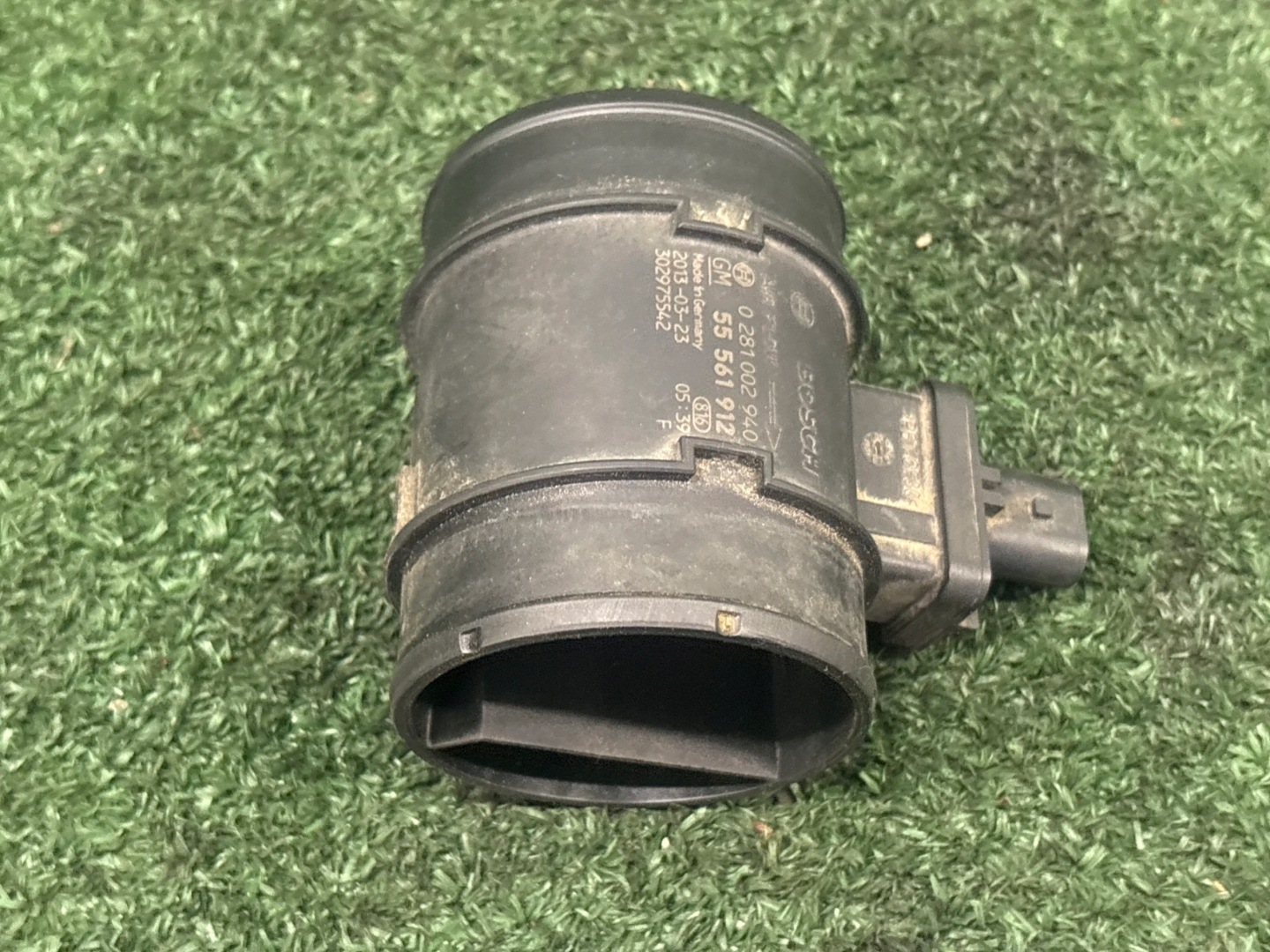 flow meter air OPEL ASTRA J 55561912