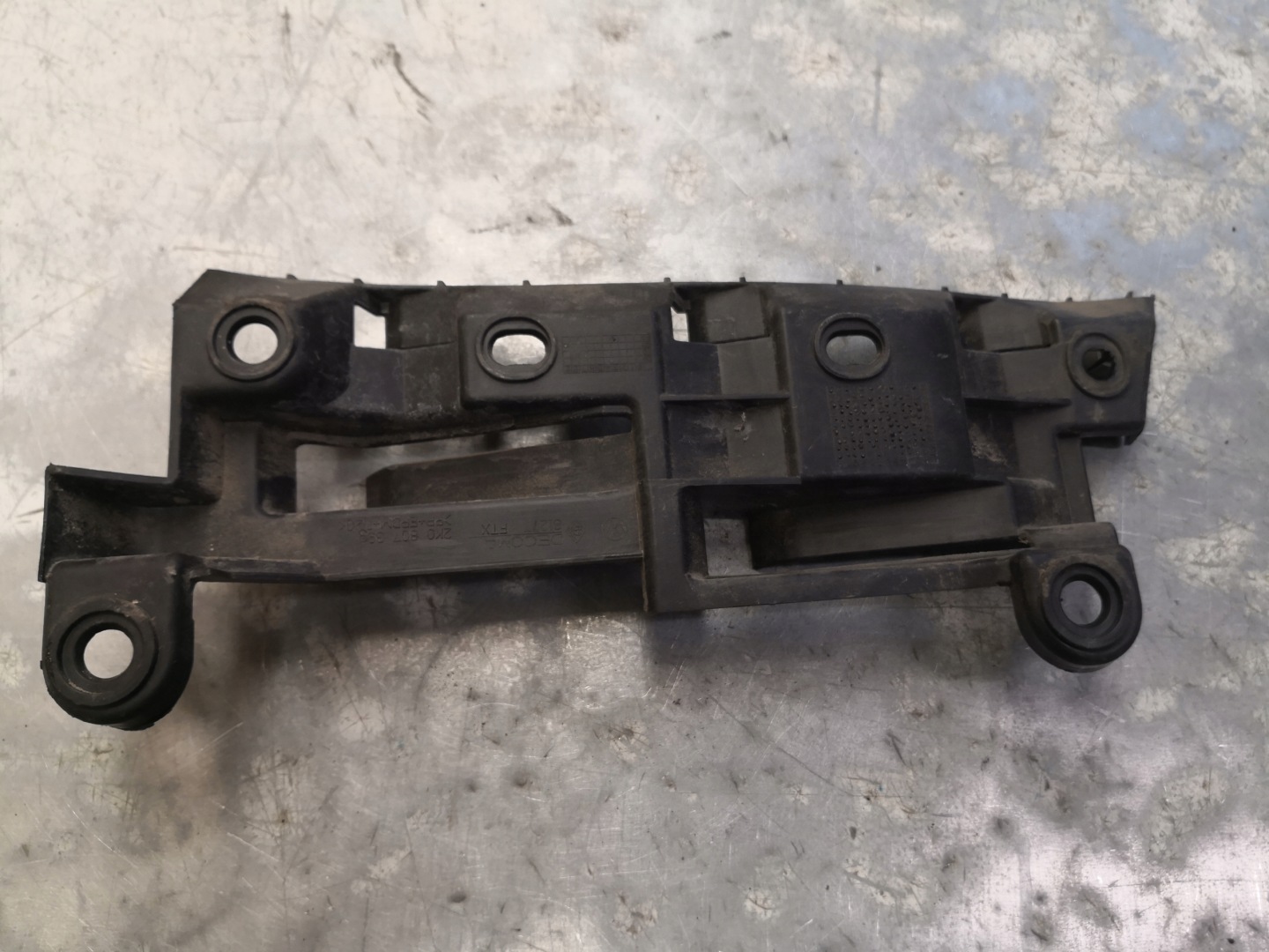 Support montage pare-chocs Droite Arrière VW CADDY III 2K0807393