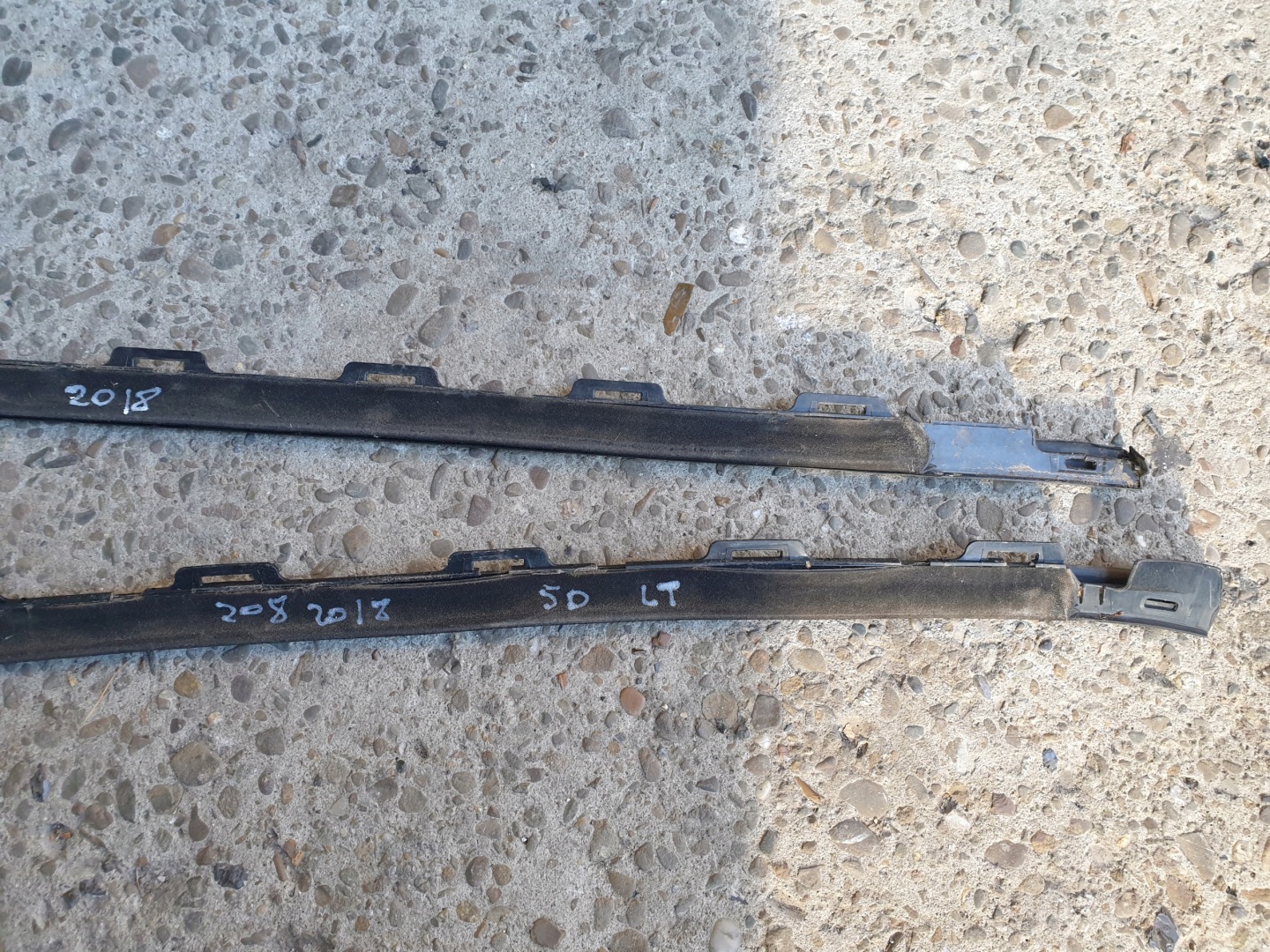 moulding dust door PEUGEOT 208 2014