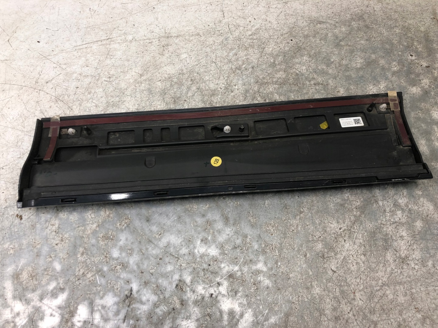 moulding door right rear part AUDI Q2 81A853970B